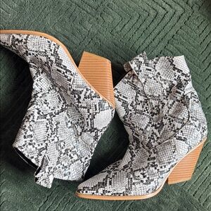 Snake Print Western Ankle Boots - White/Black